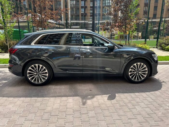 Audi E-TRON 55 - Зображення 8